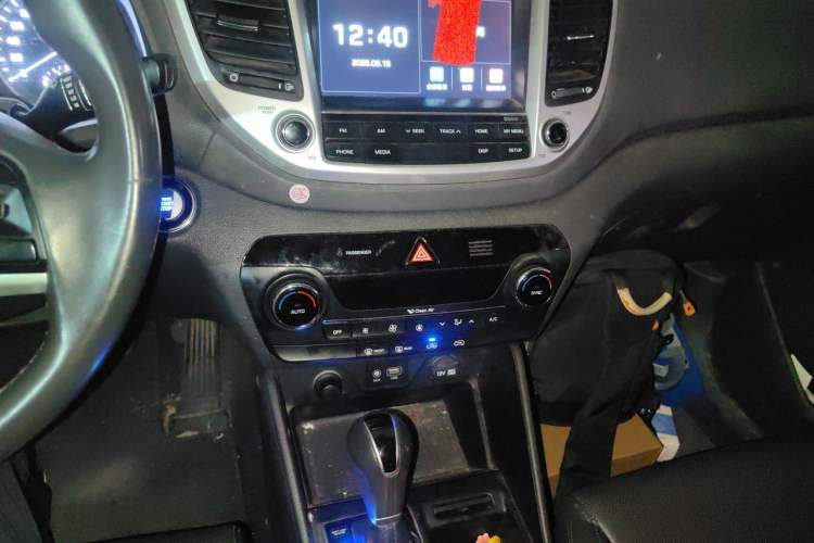Used Hyundai Tucson 2015 1.6T Dual-Clutch Two-Wheel-Drive Smart Model Audio And AC Panel