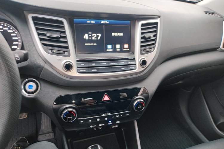 Used Hyundai Tucson 2015 1.6T Dual-Clutch Two-Wheel-Drive Smart Model Audio And AC Panel