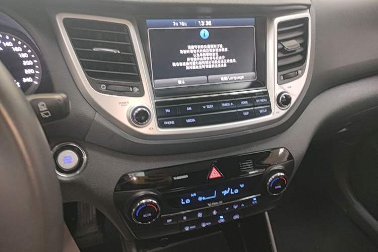 Used Hyundai Tucson 2015 1.6T Dual-Clutch Two-Wheel-Drive Smart Model Audio And AC Panel