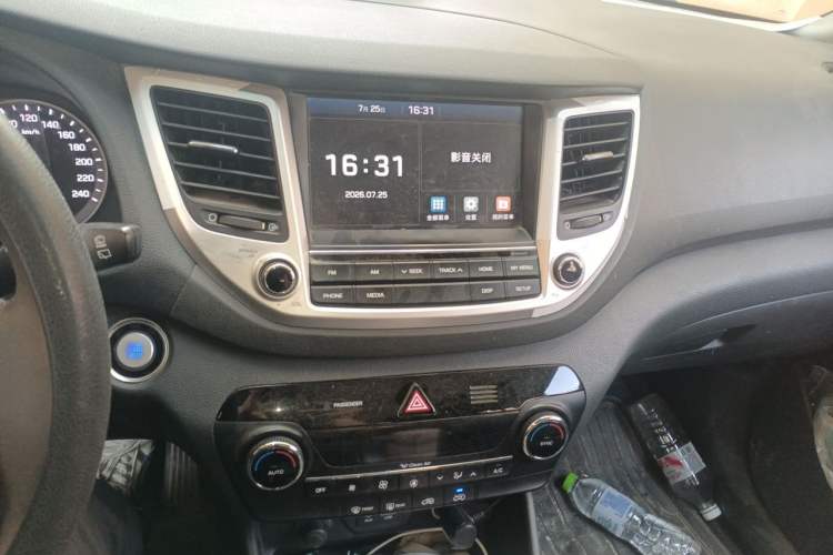 Used Hyundai Tucson 2015 1.6T Dual-Clutch Two-Wheel-Drive Smart Model Audio And AC Panel
