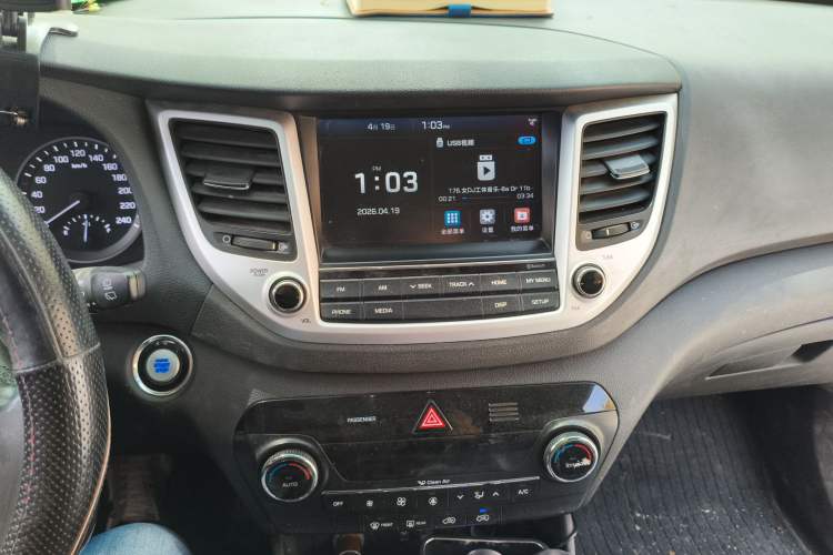 Used Hyundai Tucson 2015 1.6T Dual-Clutch Two-Wheel-Drive Smart Model Audio And AC Panel