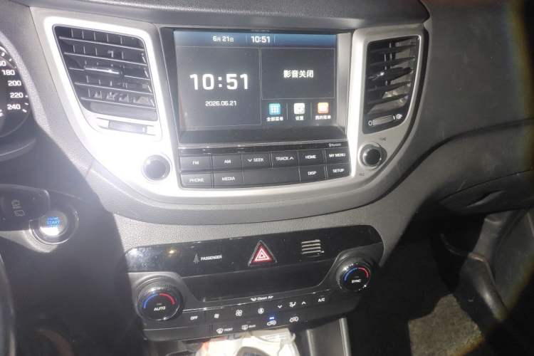 Used Hyundai Tucson 2015 1.6T Dual-Clutch Two-Wheel-Drive Smart Model Audio And AC Panel