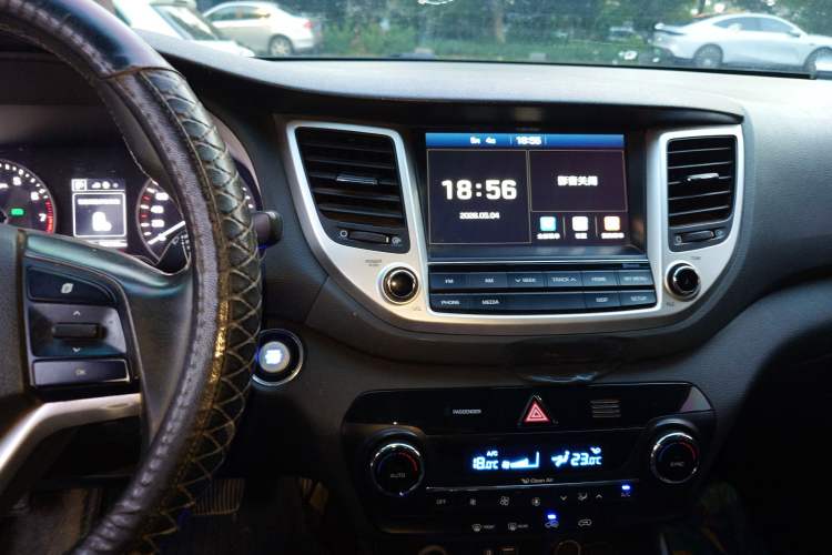 Used Hyundai Tucson 2015 1.6T Dual-Clutch Two-Wheel-Drive Smart Model Audio And AC Panel