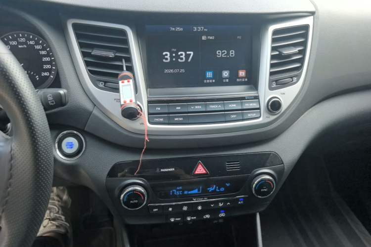 Used Hyundai Tucson 2015 1.6T Dual-Clutch Two-Wheel-Drive Smart Model Audio And AC Panel