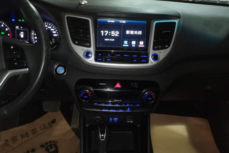 Used Hyundai Tucson 2015 1.6T Dual-Clutch Two-Wheel-Drive Smart Model Audio And AC Panel