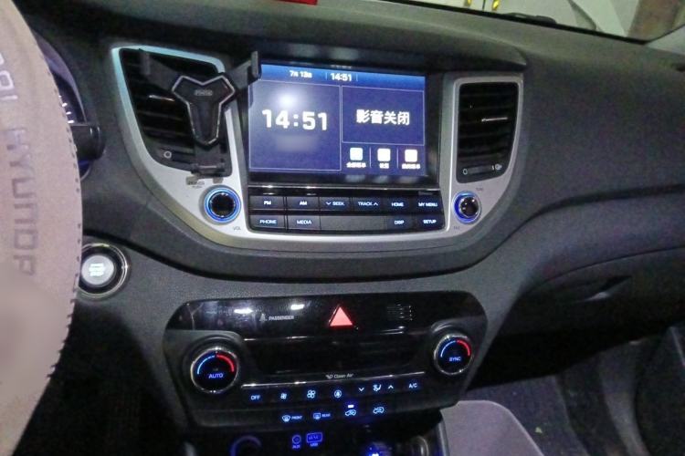 Used Hyundai Tucson 2015 1.6T Dual-Clutch Two-Wheel-Drive Smart Model Audio And AC Panel