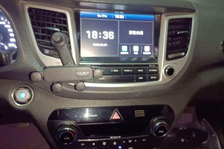 Used Hyundai Tucson 2015 1.6T Dual-Clutch Two-Wheel-Drive Smart Model Audio And AC Panel