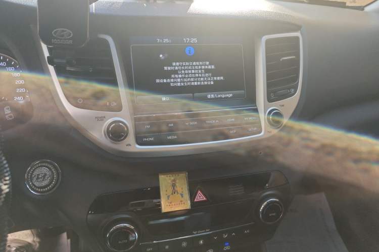 Used Hyundai Tucson 2015 1.6T Dual-Clutch Two-Wheel-Drive Smart Model Audio And AC Panel