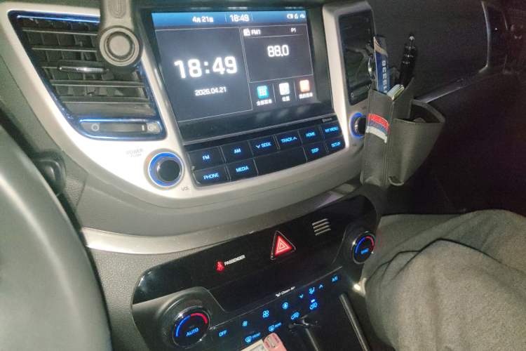 Used Hyundai Tucson 2015 1.6T Dual-Clutch Two-Wheel-Drive Smart Model Audio And AC Panel