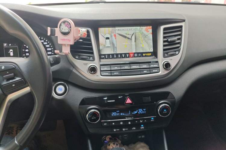 Used Hyundai Tucson 2015 1.6T Dual-Clutch Two-Wheel-Drive Leading Model Audio And AC Panel