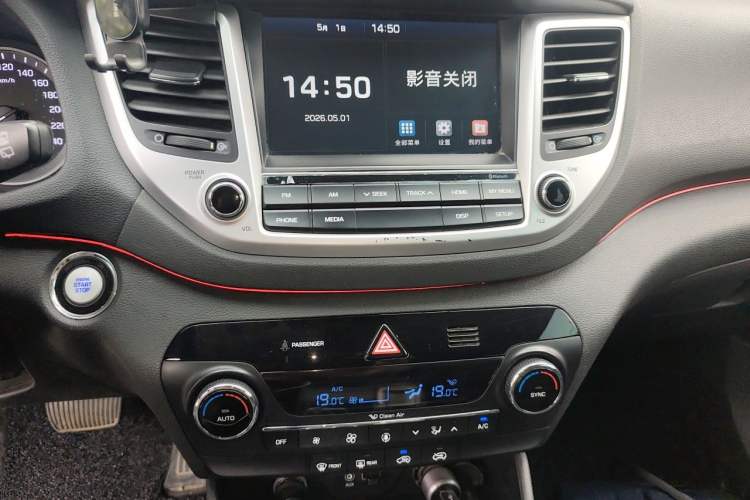 Used Hyundai Tucson 2015 1.6T Dual-Clutch Two-Wheel-Drive Smart Model Audio And AC Panel