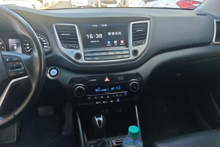 Used Hyundai Tucson 2015 1.6T Dual-Clutch Two-Wheel-Drive Smart Model Audio And AC Panel