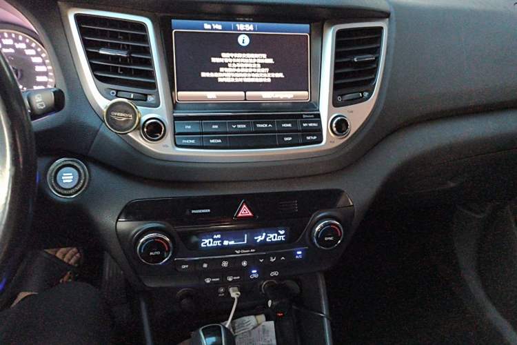 Used Hyundai Tucson 2015 1.6T Dual-Clutch Two-Wheel-Drive Smart Model Audio And AC Panel