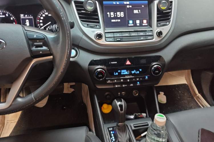 Used Hyundai Tucson 2015 1.6T Dual-Clutch Two-Wheel-Drive Smart Model Audio And AC Panel
