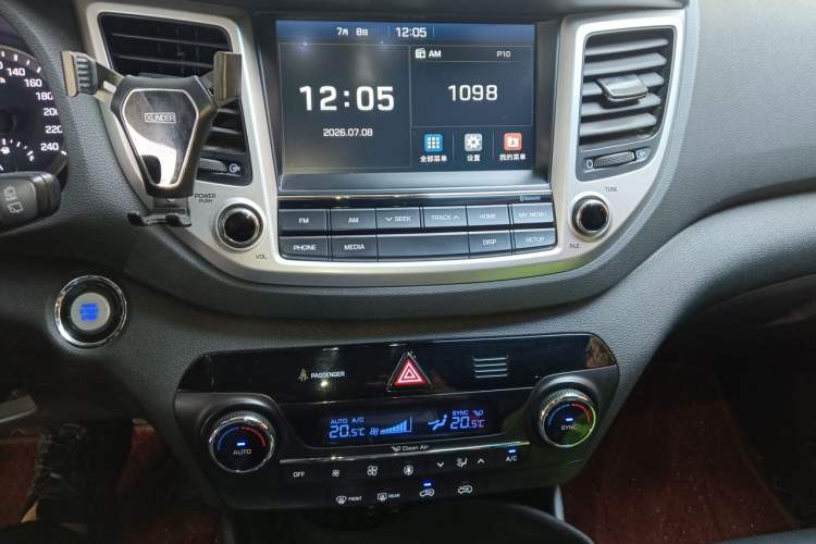 Used Hyundai Tucson 2015 1.6T Dual-Clutch Two-Wheel-Drive Smart Model Audio And AC Panel