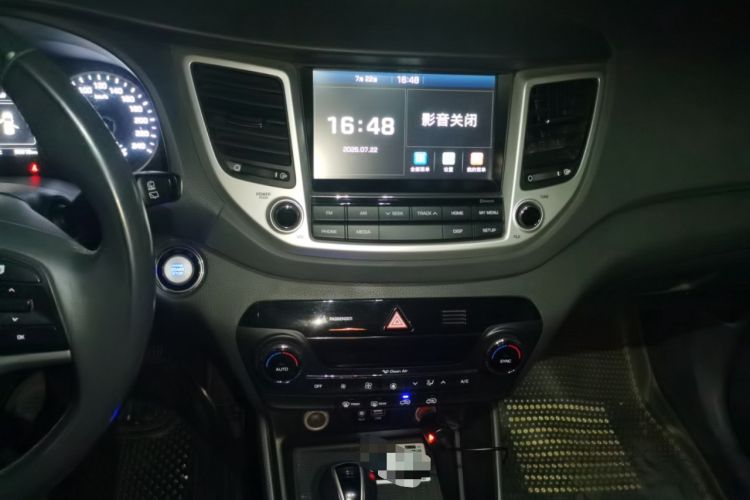 Used Hyundai Tucson 2015 1.6T Dual-Clutch Two-Wheel-Drive Smart Model Audio And AC Panel