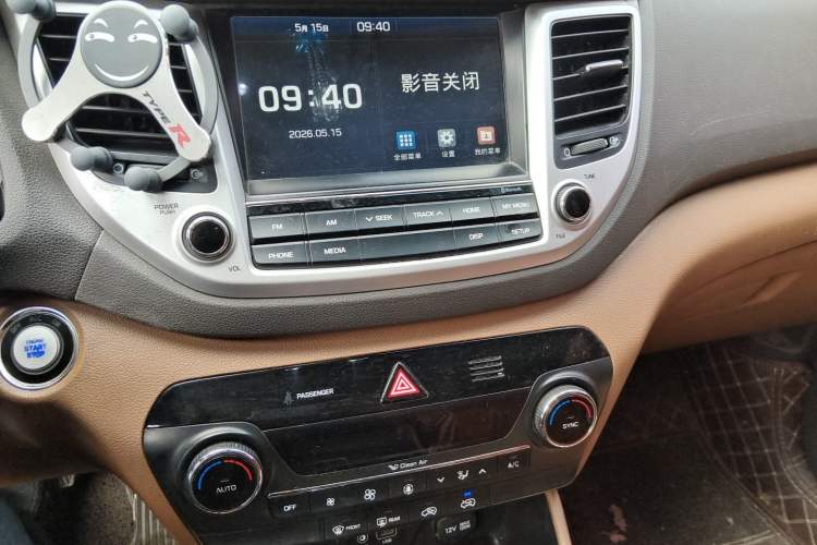 Used Hyundai Tucson 2015 1.6T Dual-Clutch Two-Wheel-Drive Smart Model Audio And AC Panel