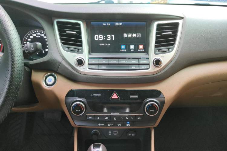Used Hyundai Tucson 2015 1.6T Dual-Clutch Two-Wheel-Drive Smart Model Audio And AC Panel
