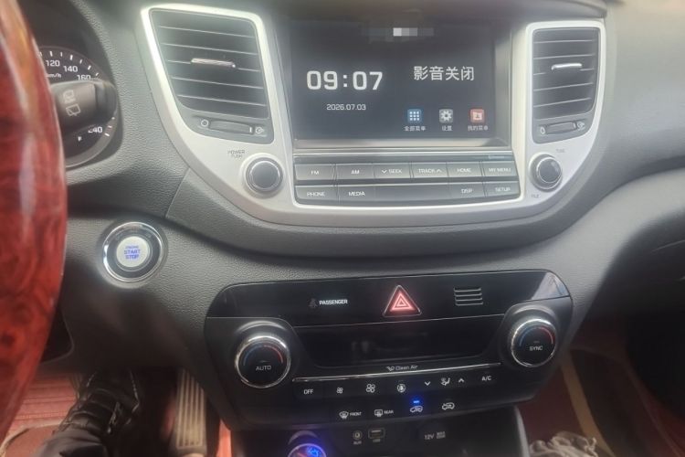 Used Hyundai Tucson 2015 1.6T Dual-Clutch Two-Wheel-Drive Smart Model Audio And AC Panel
