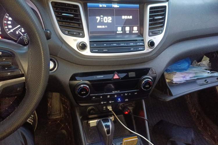 Used Hyundai Tucson 2015 1.6T Dual-Clutch Two-Wheel-Drive Smart Model Audio And AC Panel