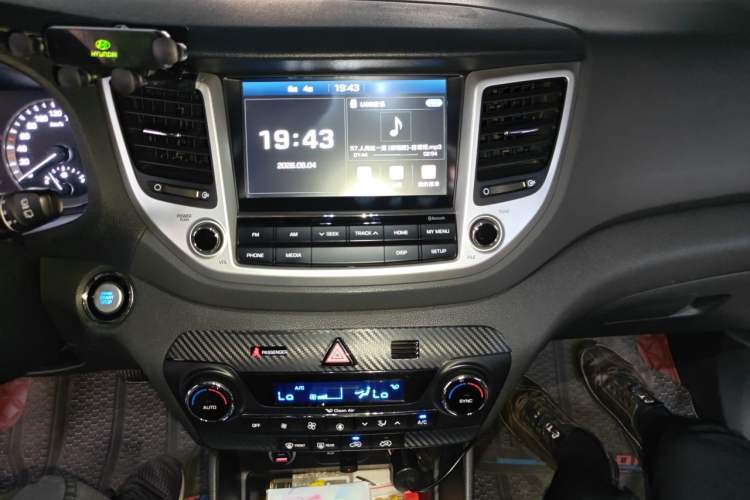 Used Hyundai Tucson 2015 1.6T Dual-Clutch Two-Wheel-Drive Smart Model Audio And AC Panel