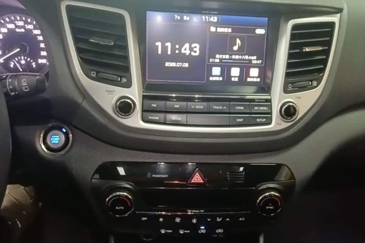Used Hyundai Tucson 2015 1.6T Dual-Clutch Two-Wheel-Drive Smart Model Audio And AC Panel