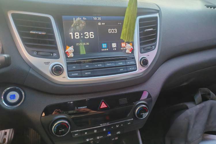 Used Hyundai Tucson 2015 1.6T Dual-Clutch Two-Wheel-Drive Smart Model Audio And AC Panel