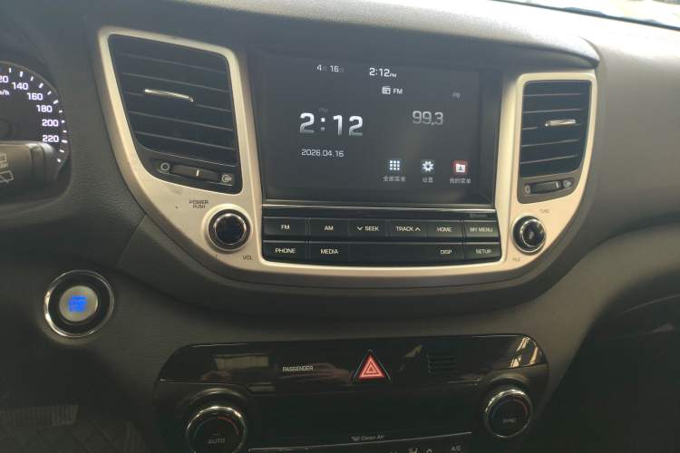 Used Hyundai Tucson 2015 1.6T Dual-Clutch Two-Wheel-Drive Smart Model Audio And AC Panel