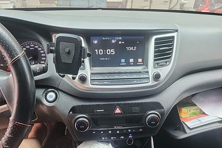 Used Hyundai Tucson 2015 1.6T Dual-Clutch Two-Wheel-Drive Smart Model Audio And AC Panel