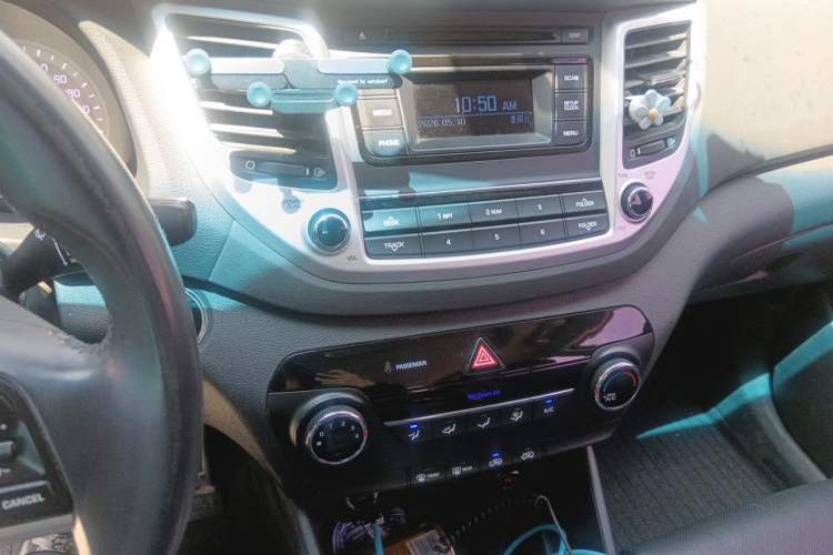 Used Hyundai Tucson 2015 2.0L Automatic Two-Wheel Drive Smart Version Audio And AC Panel