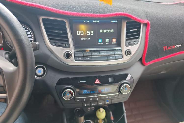 Used Hyundai Tucson 2015 1.6T Dual-Clutch Two-Wheel-Drive Smart Model Audio And AC Panel