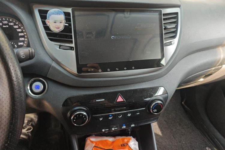 Used Hyundai Tucson 2015 2.0L Automatic Two-Wheel Drive Smart Version Audio And AC Panel