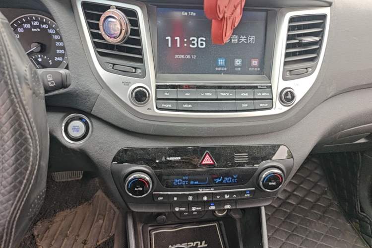 Used Hyundai Tucson 2015 1.6T Dual-Clutch Two-Wheel-Drive Smart Model Audio And AC Panel