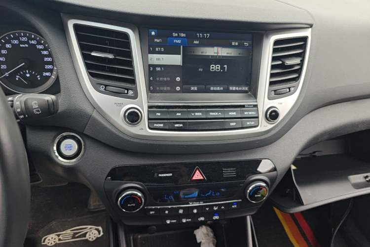 Used Hyundai Tucson 2015 1.6T Dual-Clutch Two-Wheel-Drive Smart Model Audio And AC Panel