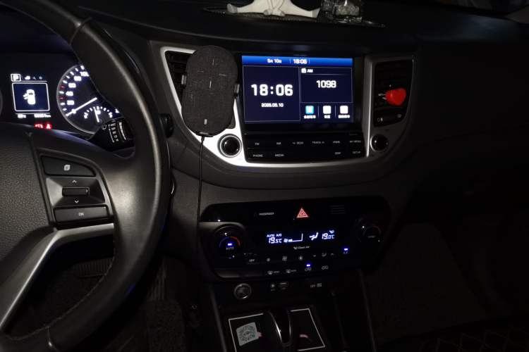 Used Hyundai Tucson 2015 1.6T Dual-Clutch Two-Wheel-Drive Smart Model Audio And AC Panel