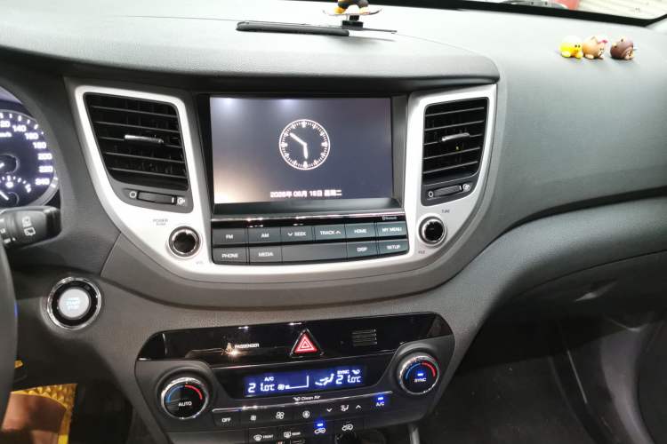 Used Hyundai Tucson 2015 1.6T Dual-Clutch Two-Wheel-Drive Smart Model Audio And AC Panel
