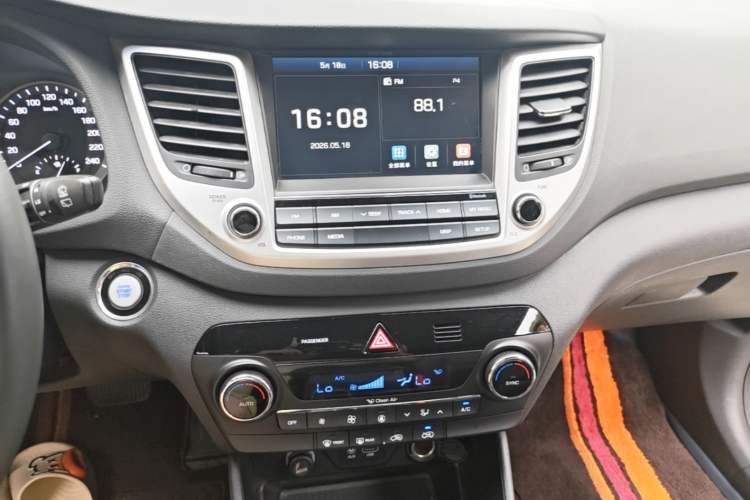 Used Hyundai Tucson 2015 1.6T Dual-Clutch Two-Wheel-Drive Smart Model Audio And AC Panel