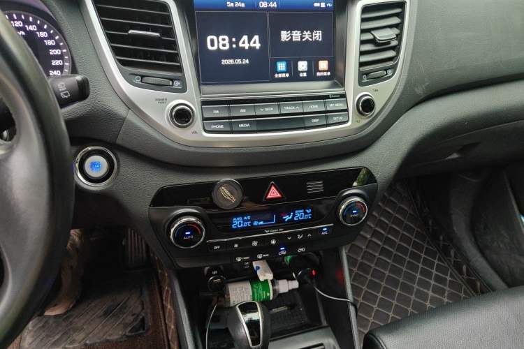 Used Hyundai Tucson 2015 1.6T Dual-Clutch Two-Wheel-Drive Smart Model Audio And AC Panel