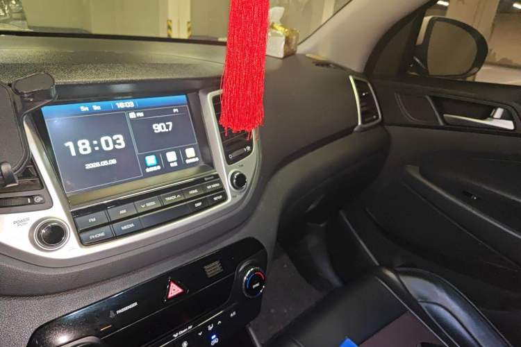 Used Hyundai Tucson 2015 1.6T Dual-Clutch Two-Wheel-Drive Smart Model Audio And AC Panel