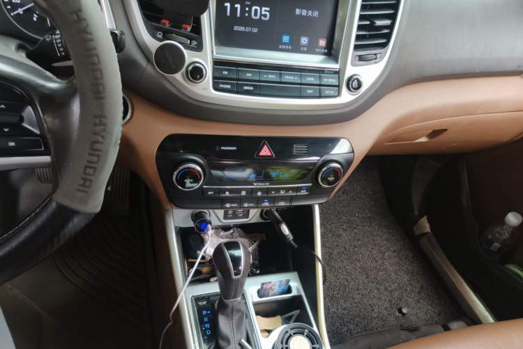 Used Hyundai Tucson 2015 1.6T Dual-Clutch Two-Wheel-Drive Smart Model Audio And AC Panel