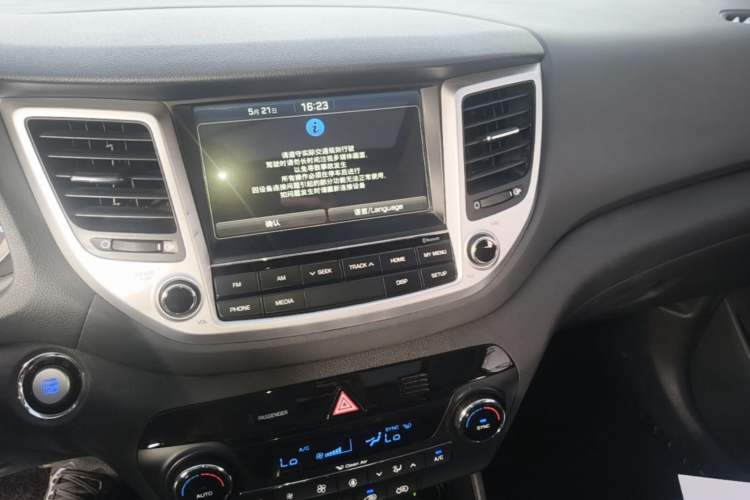 Used Hyundai Tucson 2015 1.6T Dual-Clutch Two-Wheel-Drive Smart Model Audio And AC Panel