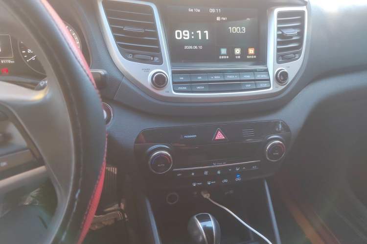Used Hyundai Tucson 2015 1.6T Dual-Clutch Two-Wheel-Drive Smart Model Audio And AC Panel