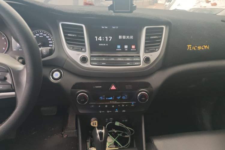 Used Hyundai Tucson 2015 1.6T Dual-Clutch Two-Wheel-Drive Smart Model Audio And AC Panel