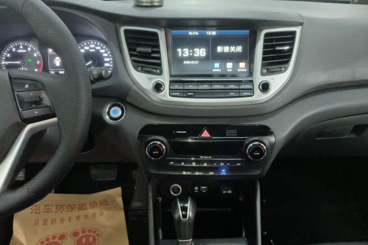 Used Hyundai Tucson 2015 1.6T Dual-Clutch Two-Wheel-Drive Smart Model Audio And AC Panel