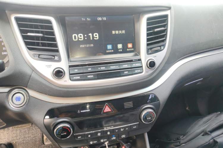 Used Hyundai Tucson 2015 1.6T Dual-Clutch Two-Wheel-Drive Smart Model Audio And AC Panel