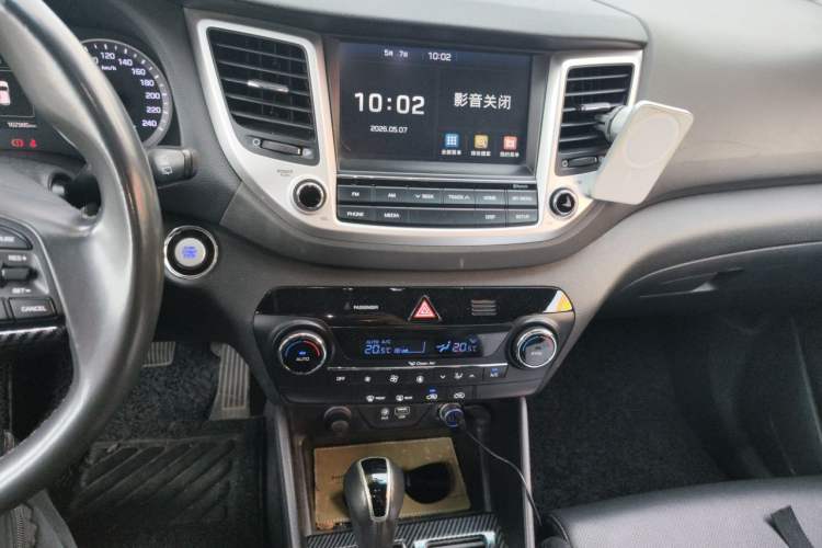 Used Hyundai Tucson 2015 1.6T Dual-Clutch Two-Wheel-Drive Smart Model Audio And AC Panel