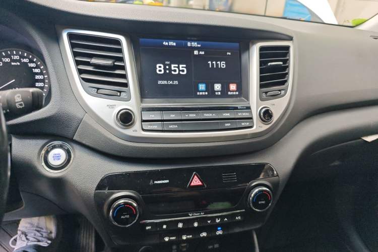Used Hyundai Tucson 2015 1.6T Dual-Clutch Two-Wheel-Drive Smart Model Audio And AC Panel