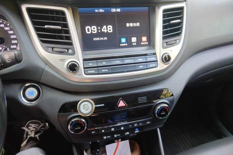 Used Hyundai Tucson 2015 1.6T Dual-Clutch Two-Wheel-Drive Smart Model Audio And AC Panel
