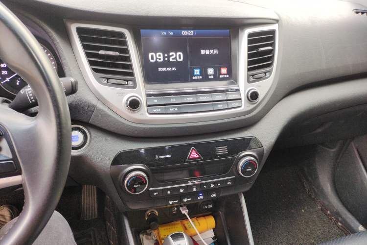 Used Hyundai Tucson 2015 1.6T Dual-Clutch Two-Wheel-Drive Smart Model Audio And AC Panel