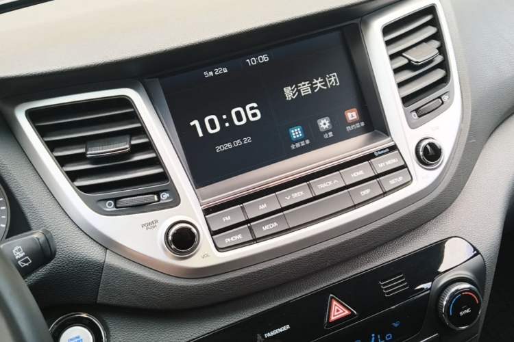 Used Hyundai Tucson 2015 1.6T Dual-Clutch Two-Wheel-Drive Smart Model Audio And AC Panel